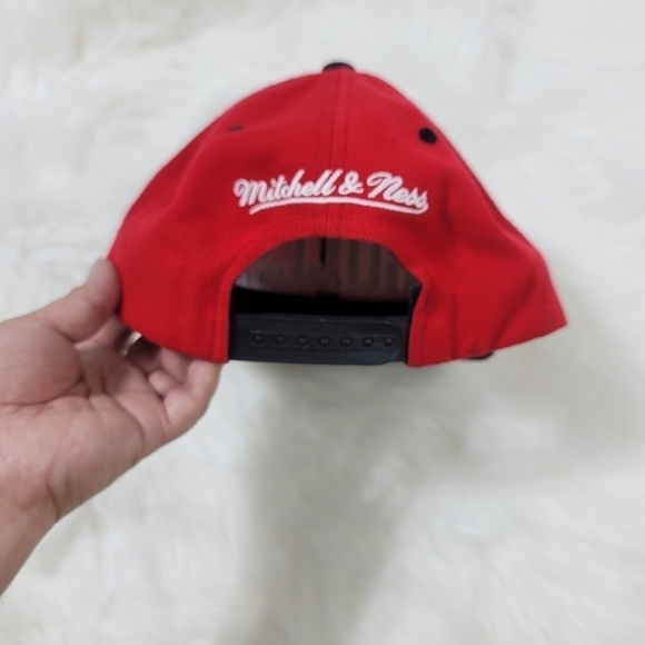 NBA HARD WOOD CLASSICS  CAP BULLS - Picture 3 of 8